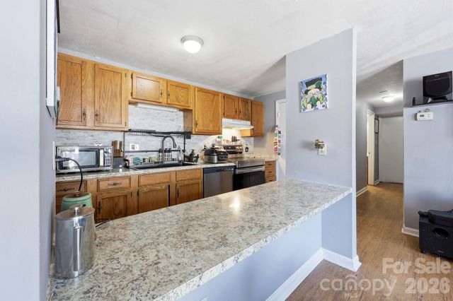 9501 Shannon Green Drive, Charlotte, NC 28213