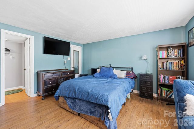 9501 Shannon Green Drive, Charlotte, NC 28213