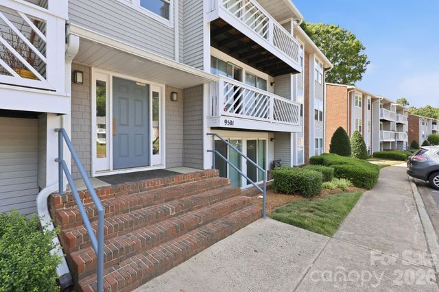 9501 Shannon Green Drive, Charlotte, NC 28213