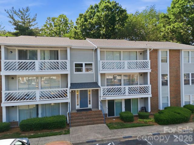 9501 Shannon Green Drive, Charlotte, NC 28213