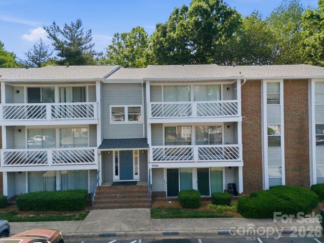 9501 Shannon Green Drive, Charlotte, NC 28213