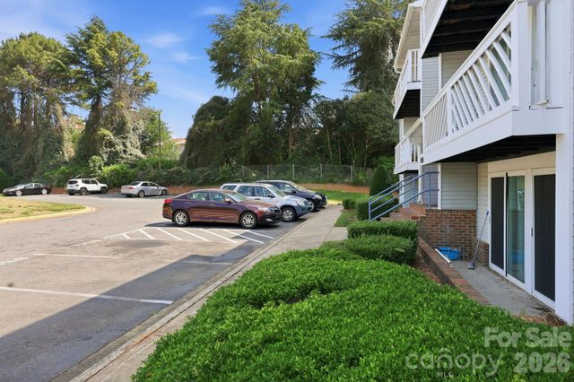 9501 Shannon Green Drive, Charlotte, NC 28213