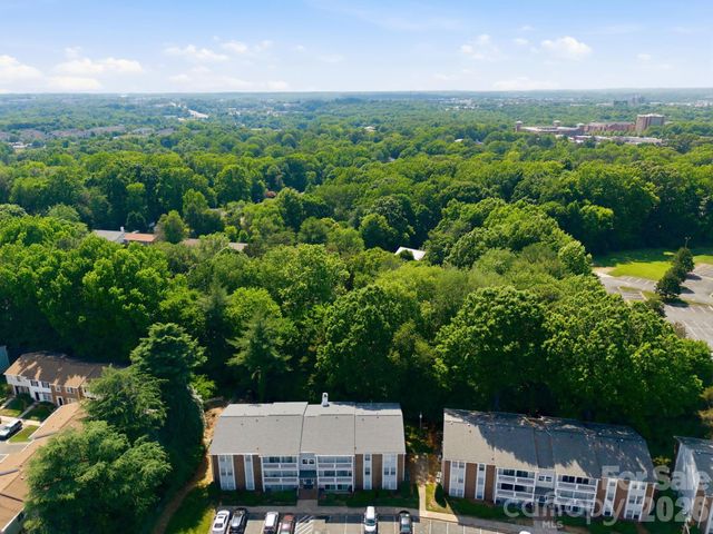 9501 Shannon Green Drive, Charlotte, NC 28213