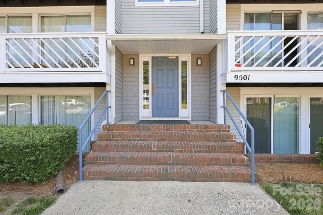 9501 Shannon Green Drive, Charlotte, NC 28213