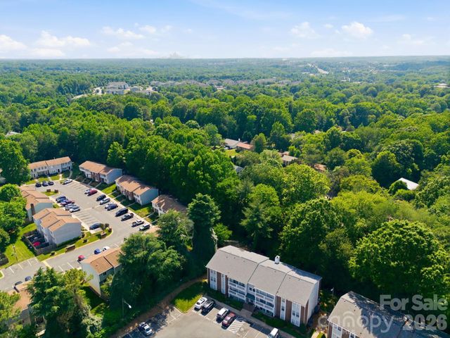 9501 Shannon Green Drive, Charlotte, NC 28213