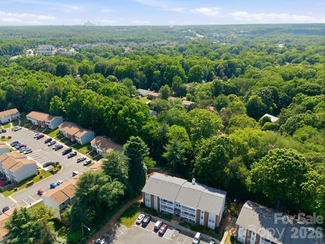 9501 Shannon Green Drive, Charlotte, NC 28213