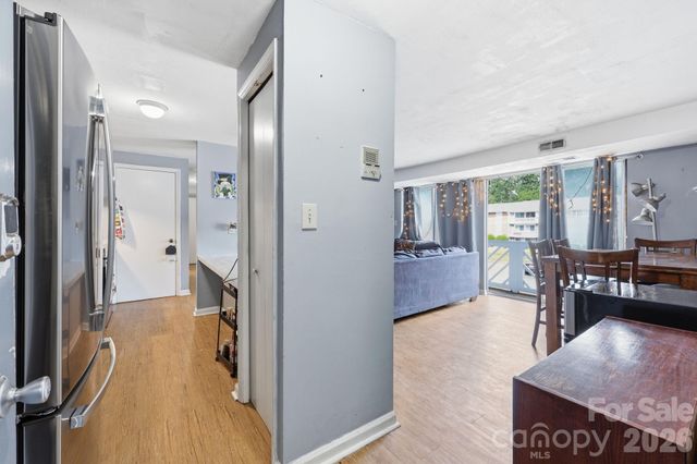 9501 Shannon Green Drive, Charlotte, NC 28213