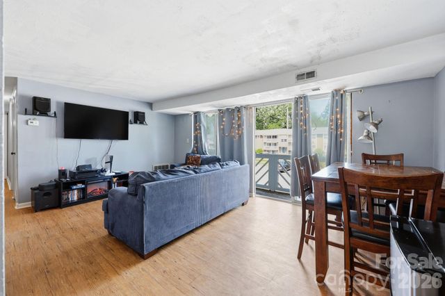 9501 Shannon Green Drive, Charlotte, NC 28213