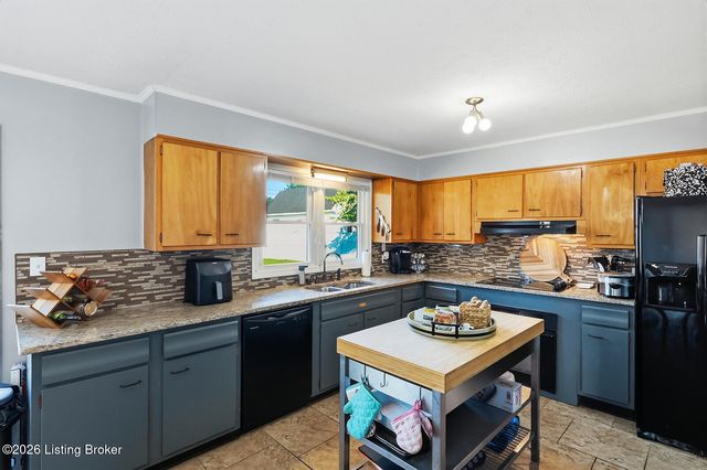 111 Park Ln, Lawrenceburg, KY 40342