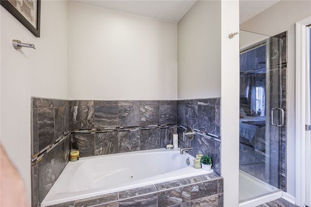 929 Surrey Hill Way, Henrietta, NY 14623