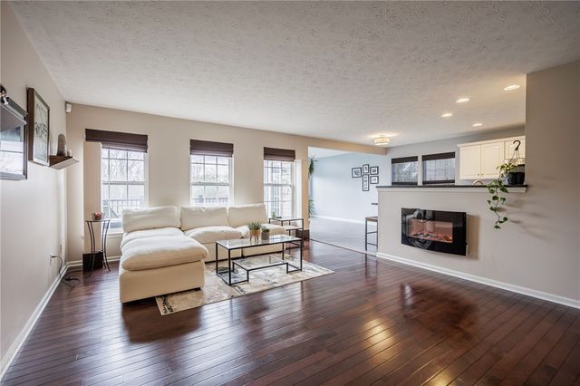 929 Surrey Hill Way, Henrietta, NY 14623