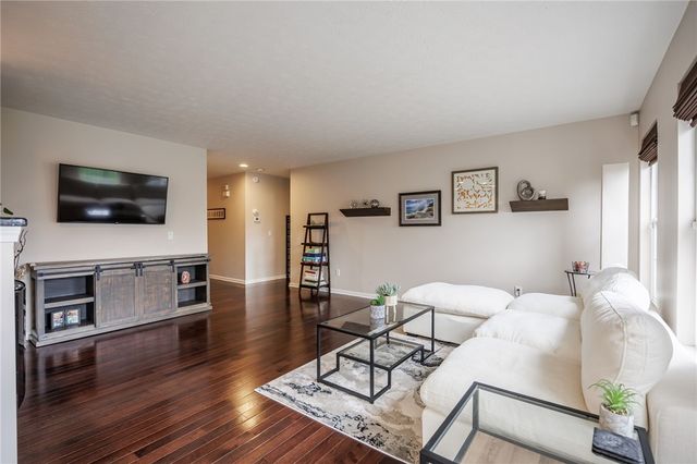 929 Surrey Hill Way, Henrietta, NY 14623