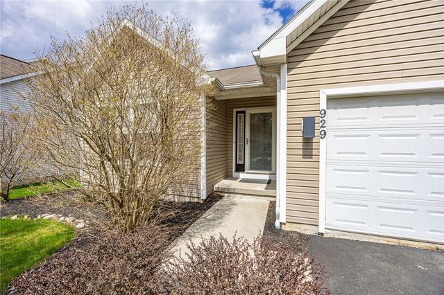 929 Surrey Hill Way, Henrietta, NY 14623