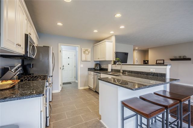 929 Surrey Hill Way, Henrietta, NY 14623