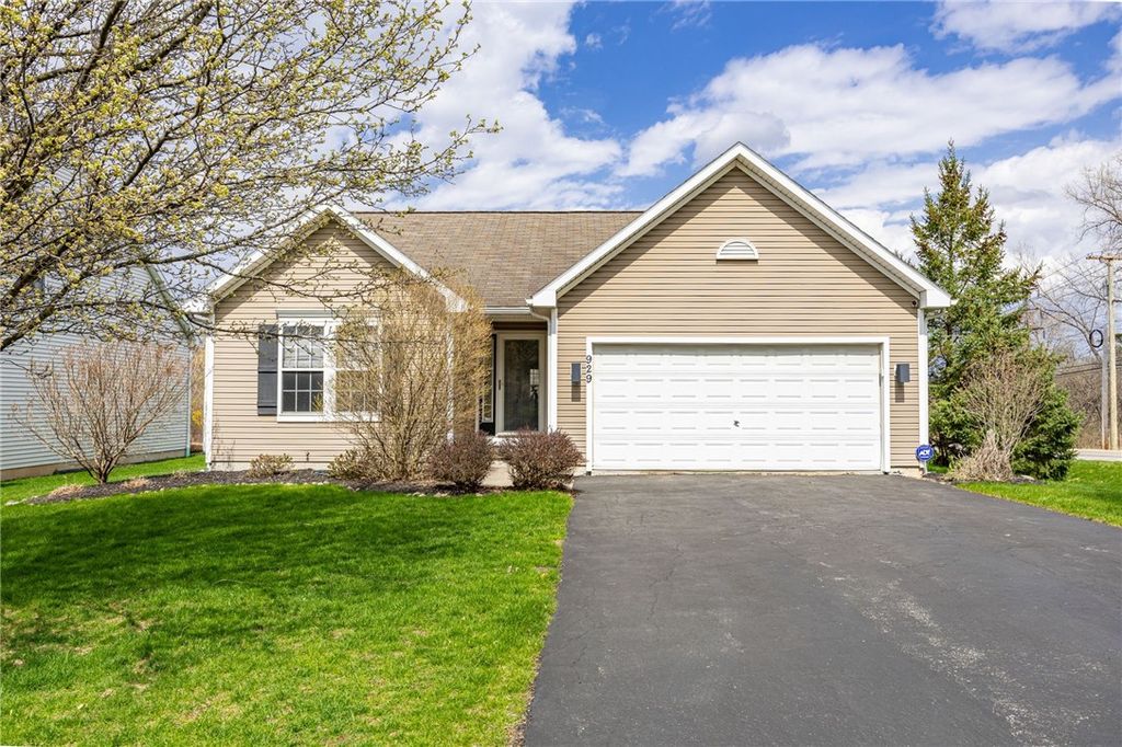 929 Surrey Hill Way, Henrietta, NY 14623