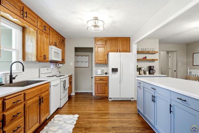 2807 SW Maupin LN, Topeka, KS 66614