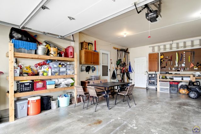 2807 SW Maupin LN, Topeka, KS 66614