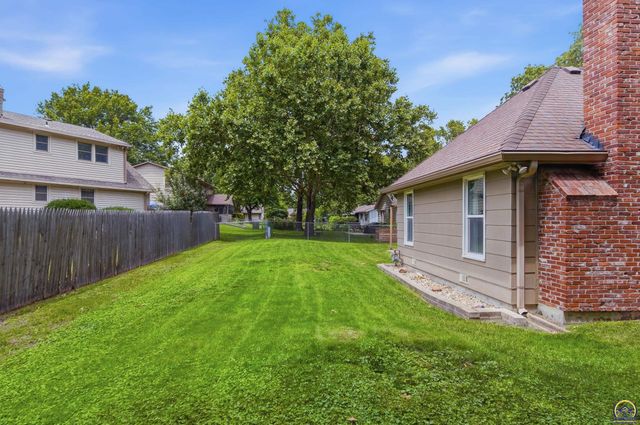 2807 SW Maupin LN, Topeka, KS 66614