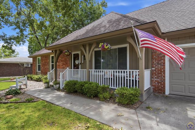 2807 SW Maupin LN, Topeka, KS 66614