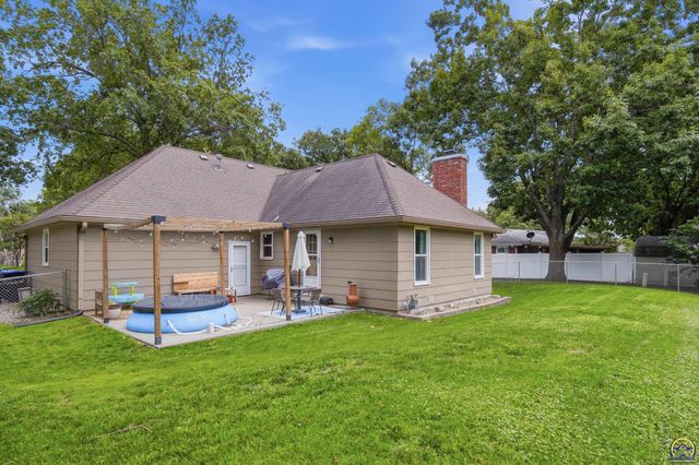 2807 SW Maupin LN, Topeka, KS 66614