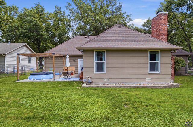 2807 SW Maupin LN, Topeka, KS 66614