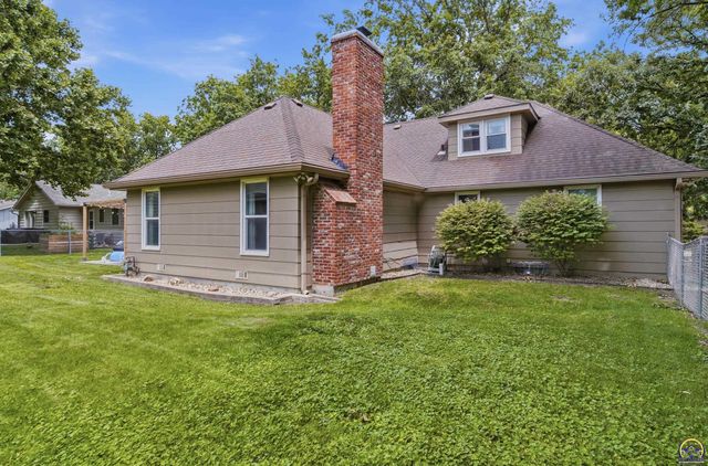 2807 SW Maupin LN, Topeka, KS 66614