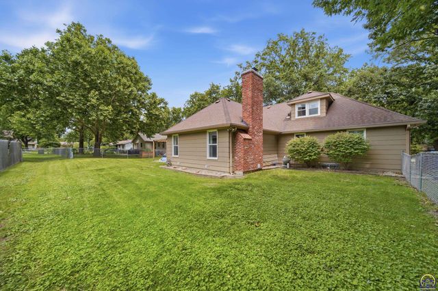 2807 SW Maupin LN, Topeka, KS 66614