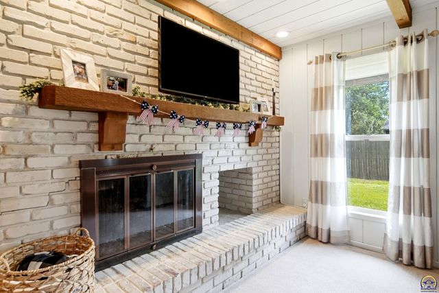 2807 SW Maupin LN, Topeka, KS 66614