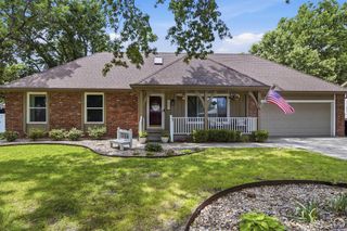 2807 SW Maupin LN, Topeka, KS 66614