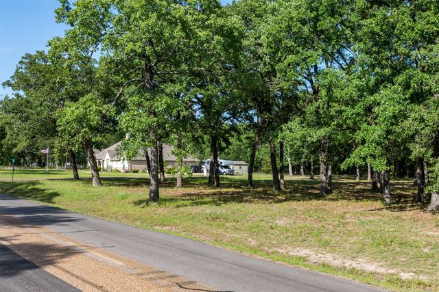 104 Lark Drive, Enchanted Oaks, TX 75156