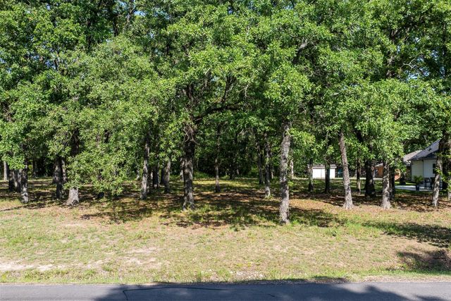 104 Lark Drive, Enchanted Oaks, TX 75156
