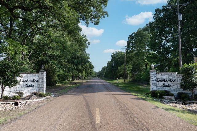 104 Lark Drive, Enchanted Oaks, TX 75156