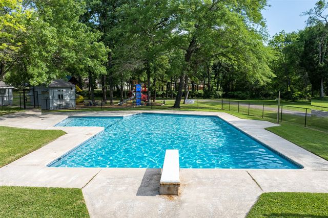 104 Lark Drive, Enchanted Oaks, TX 75156