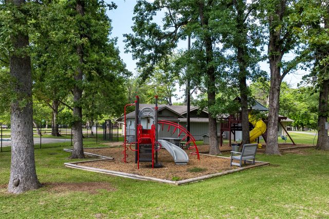 104 Lark Drive, Enchanted Oaks, TX 75156