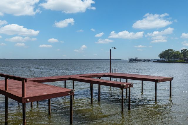 104 Lark Drive, Enchanted Oaks, TX 75156