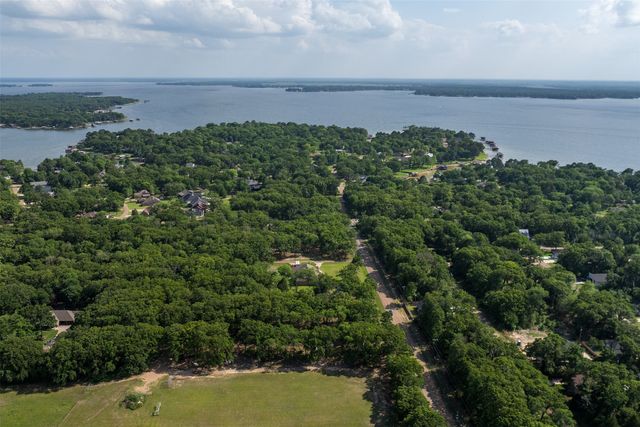 104 Lark Drive, Enchanted Oaks, TX 75156