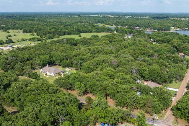 104 Lark Drive, Enchanted Oaks, TX 75156