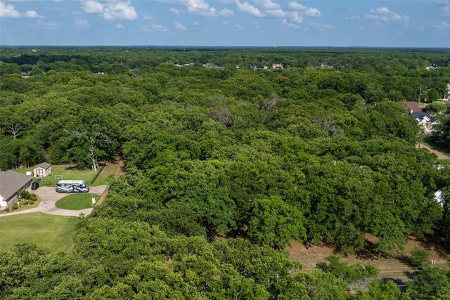 104 Lark Drive, Enchanted Oaks, TX 75156