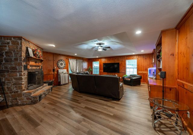 330 N 4th Street, Beasley, TX 77417