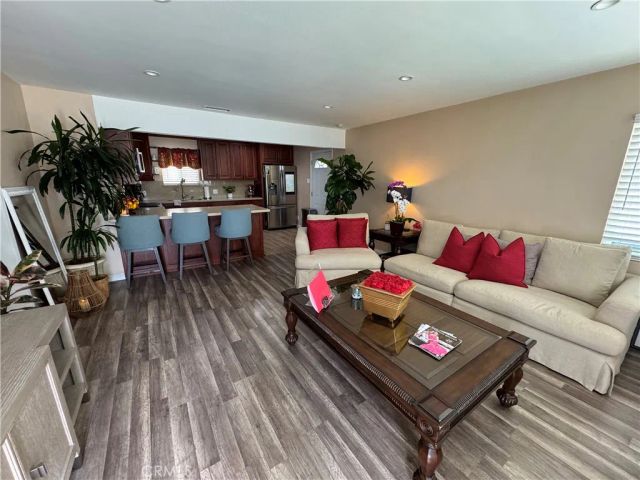 15057 Paddock, Los Angeles, CA 91342