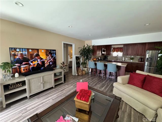 15057 Paddock, Los Angeles, CA 91342