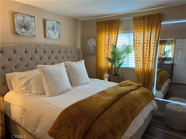 15057 Paddock, Los Angeles, CA 91342