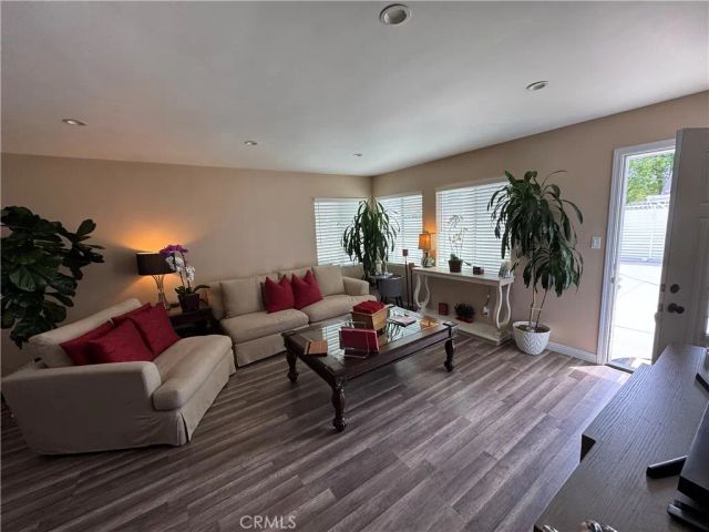 15057 Paddock, Los Angeles, CA 91342