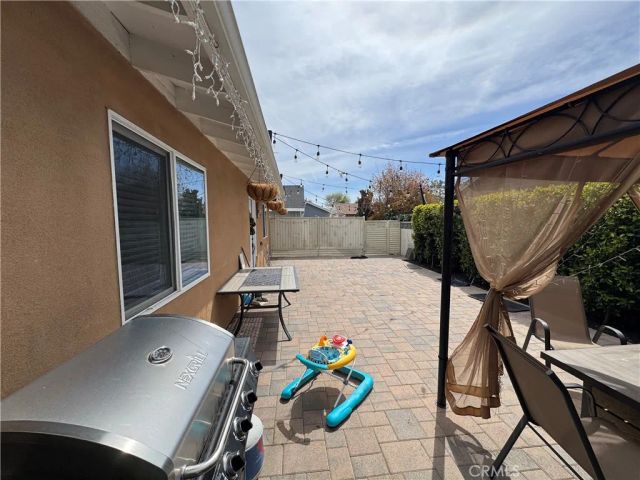 15057 Paddock, Los Angeles, CA 91342