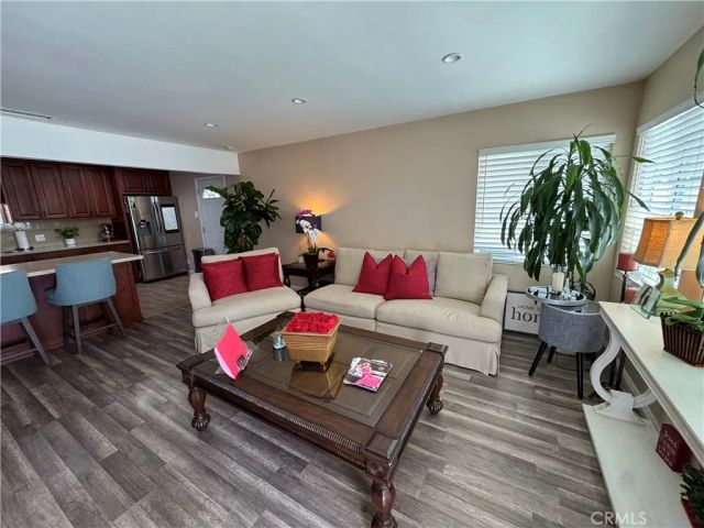 15057 Paddock, Los Angeles, CA 91342