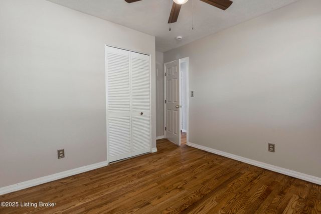 8016 Edsel Ln, Louisville, KY 40291