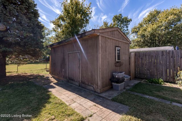 8016 Edsel Ln, Louisville, KY 40291