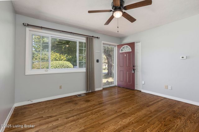 8016 Edsel Ln, Louisville, KY 40291