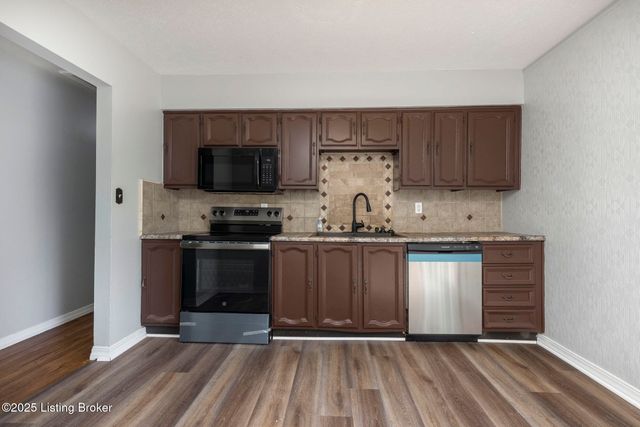 8016 Edsel Ln, Louisville, KY 40291