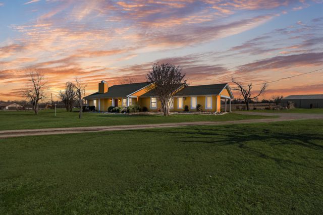 1439 Davis Lane, Terrell, TX 75160